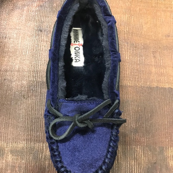 COPY - Minnetonka Women's Cally Faux Fur Slipper - Picture 4 of 9